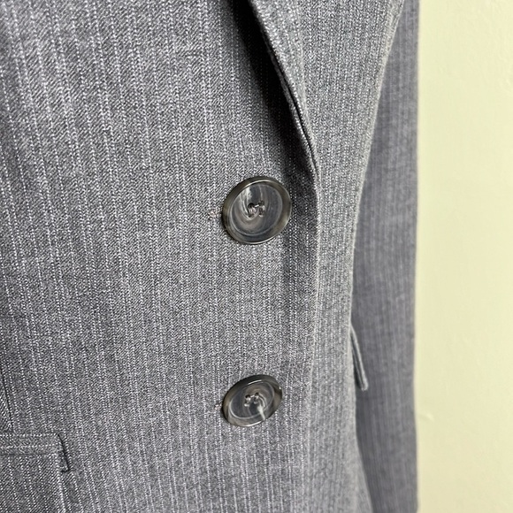 United colors of Benetton gray 2 button front pockets pinstripe blazer - Picture 6 of 17